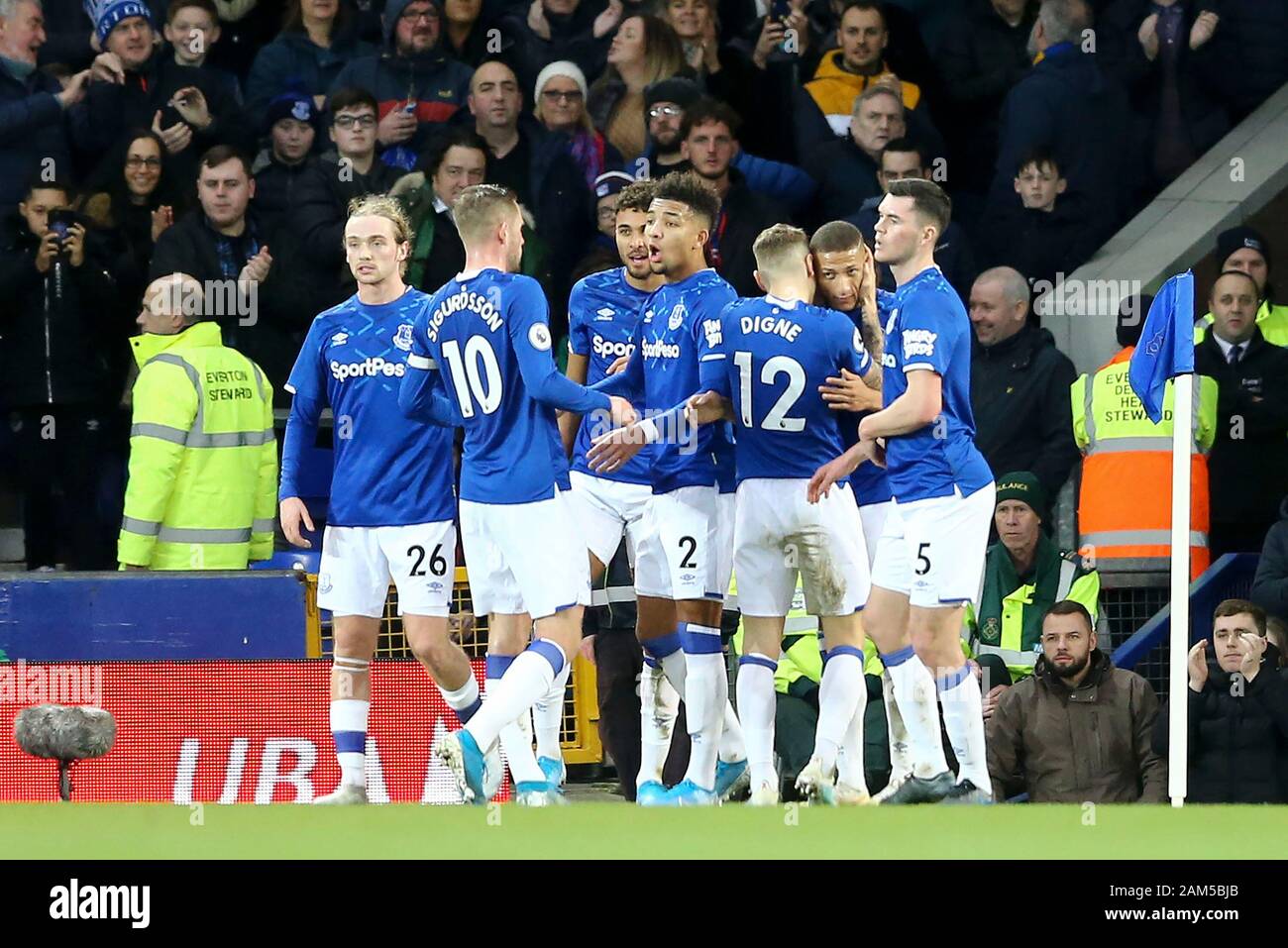 Liverpool Uk 11th Jan 2020 Richarlison Of Everton 2nd From Right Celebrates With His Teammates After