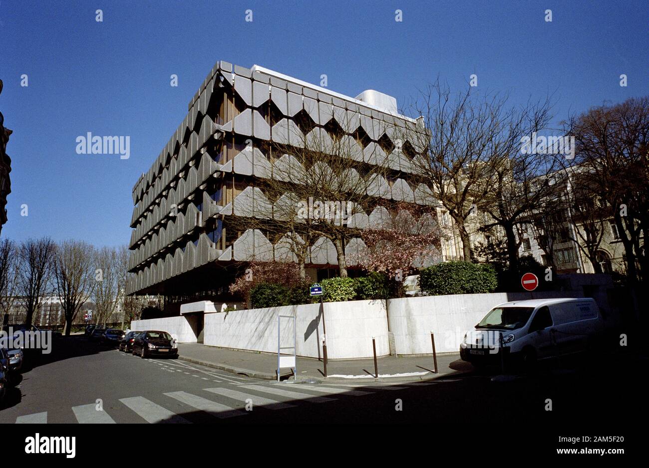 BUILDING OF THE SOUTH AFRICA EMBASSY IN QUAI D'ORSAY PARIS BUILT IN 1974 - 70'S ARCHITECTURE - FRENCH ARCHITECTS : GARET - LAMBERT -THIERRART - SILVER IMAGE © Frédéric BEAUMONT Stock Photo