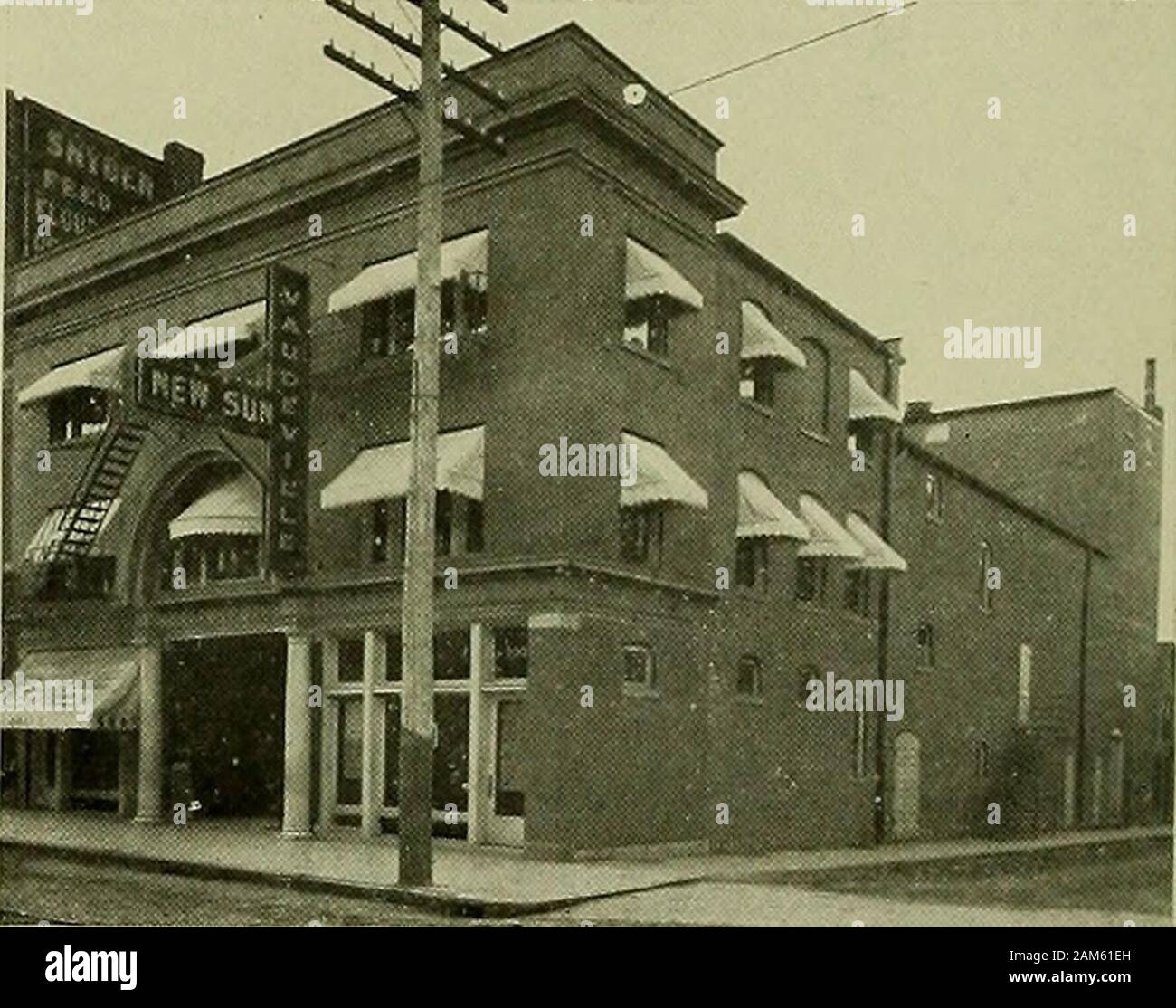 20th century history of Springfield, and Clark County, Ohio, and representative citizens . THE NEW SLN TIIEATRI. SPRINGFIELD Stock Photo