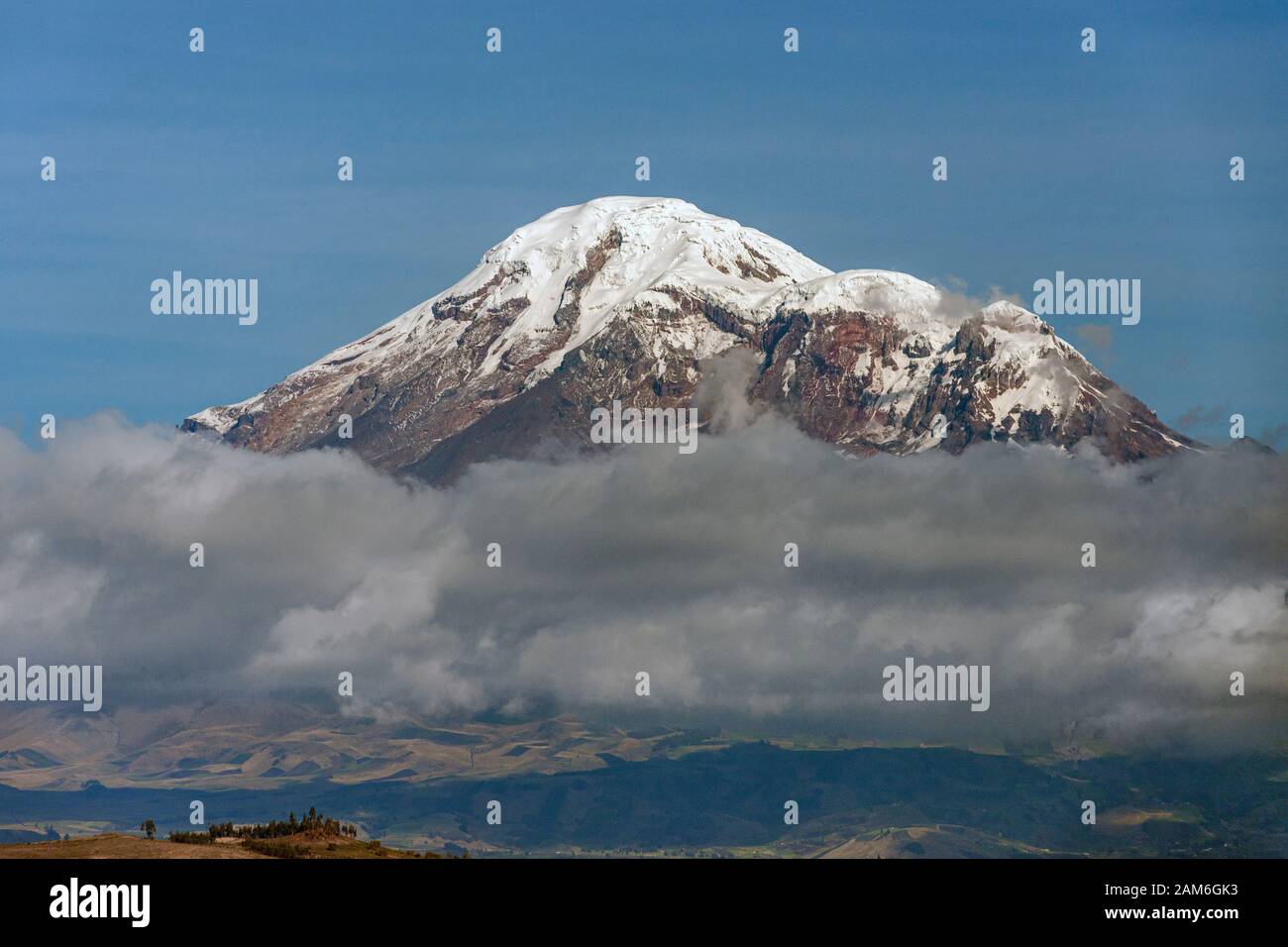 Mount Chimborazo volcano (6268m), the highest mountain in Ecuador and the highest point on Earth when measured from the centre of the Earth. Stock Photo