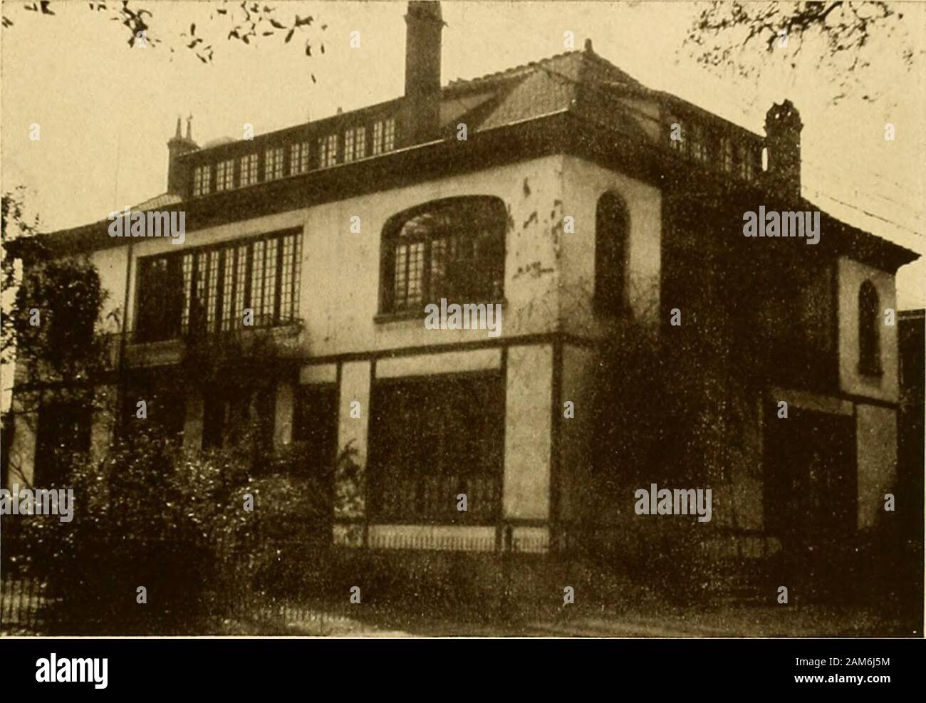 Jambalaya [yearbook] 1917 . NEWCOMB POTTERY BUILDING i^ S^ Stock Photo