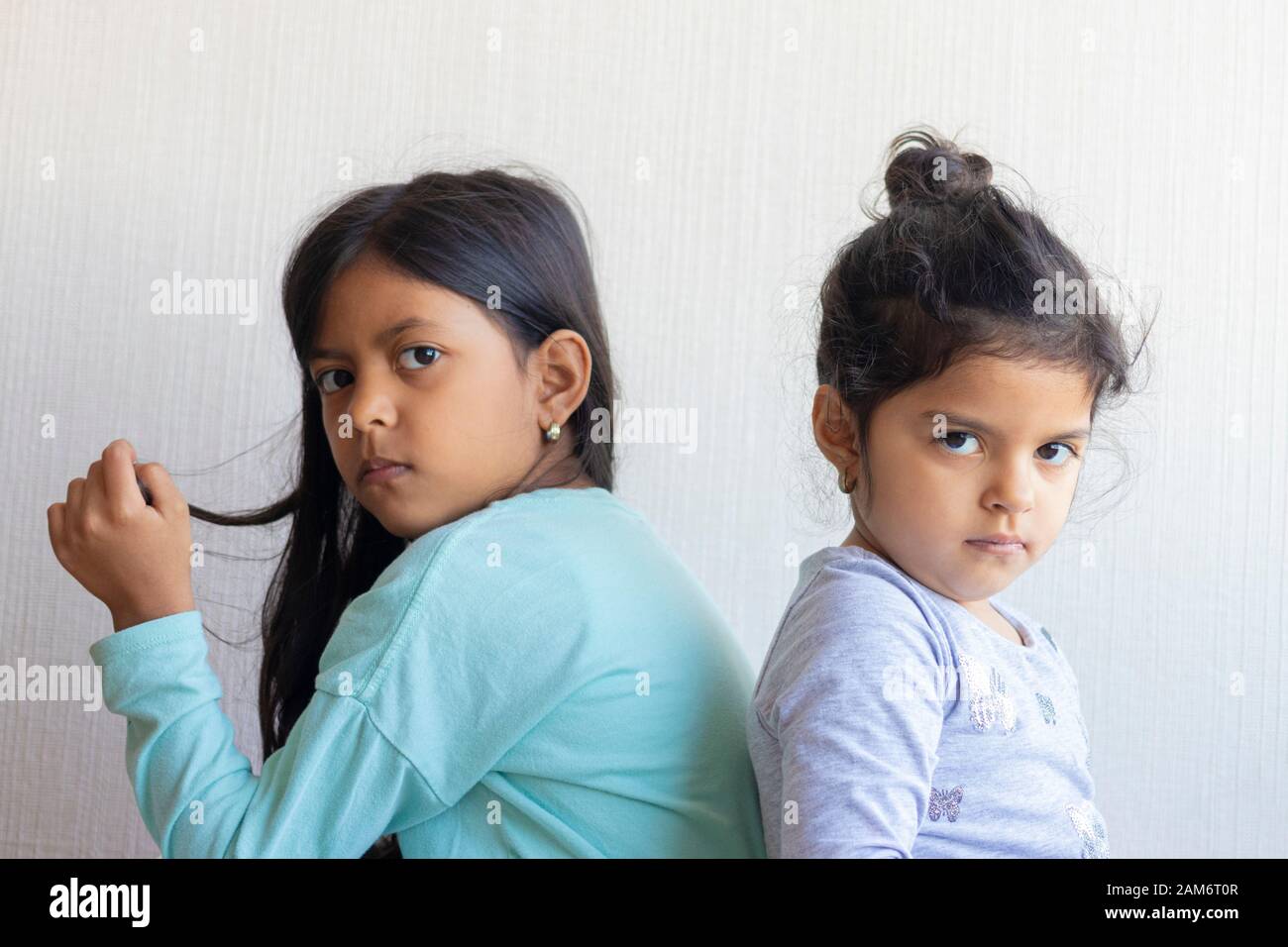 Two faces facing each other hi-res stock photography and images - Alamy