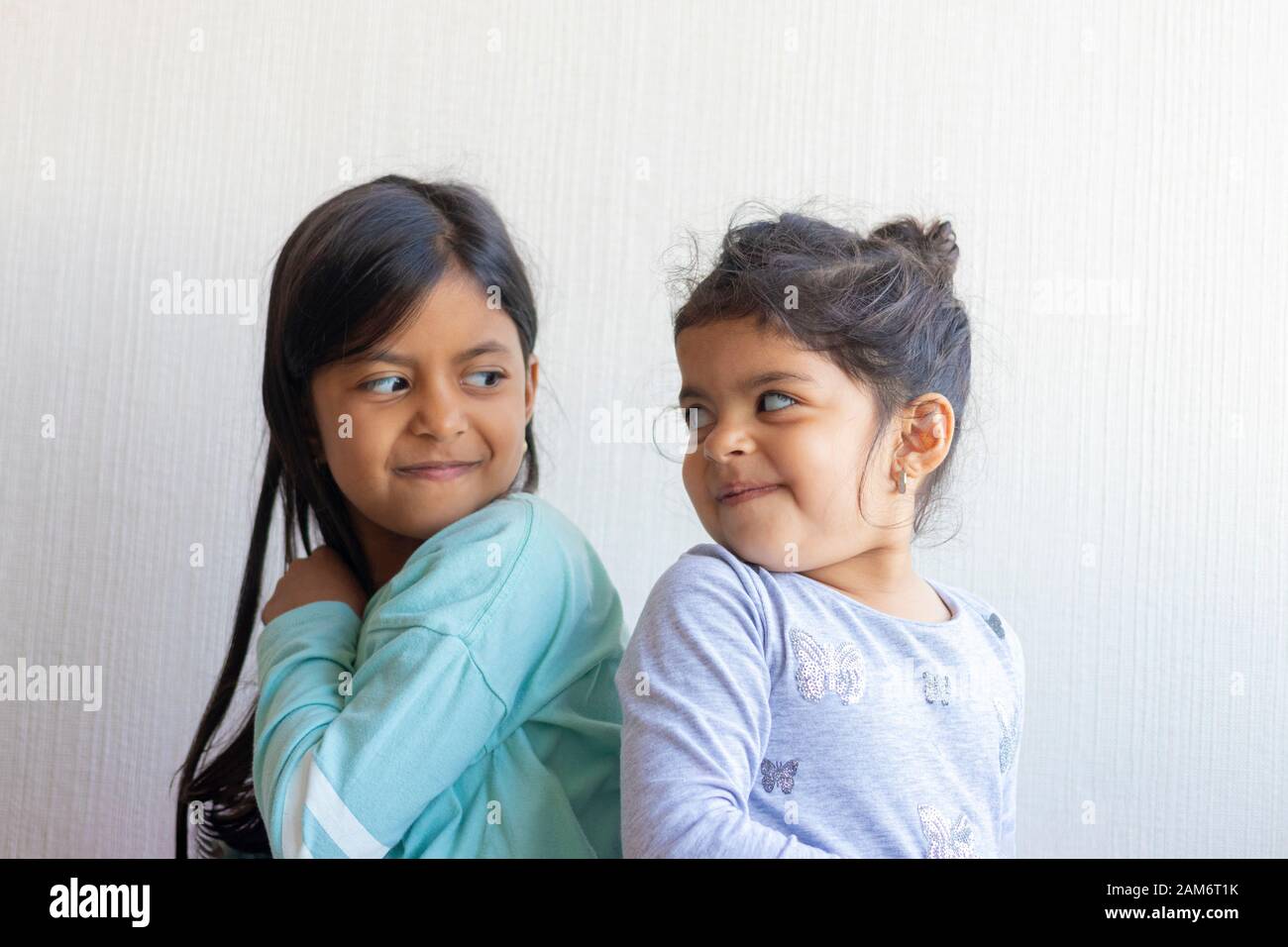 Two faces facing each other hi-res stock photography and images - Alamy