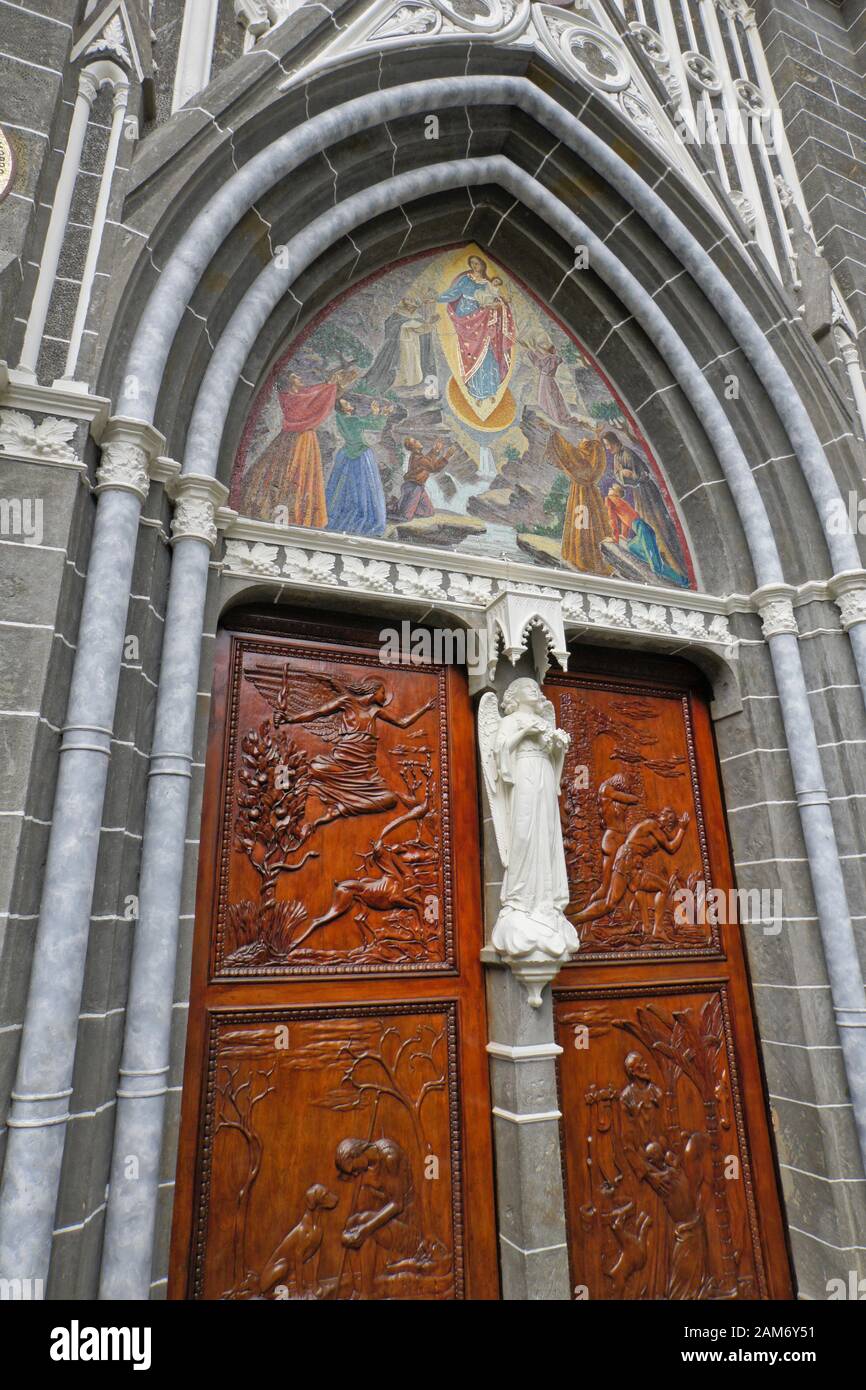 Carved-wood door with mosaic and ornamentation, Santuario Nuestra Señora de las Lajas (Las Lajas), Ipiales, Colombia Stock Photo