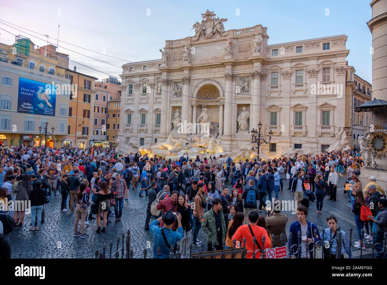 Fontana di Trevi, Trevi Fountain, tourists, crowd, crowded, overtourism ...