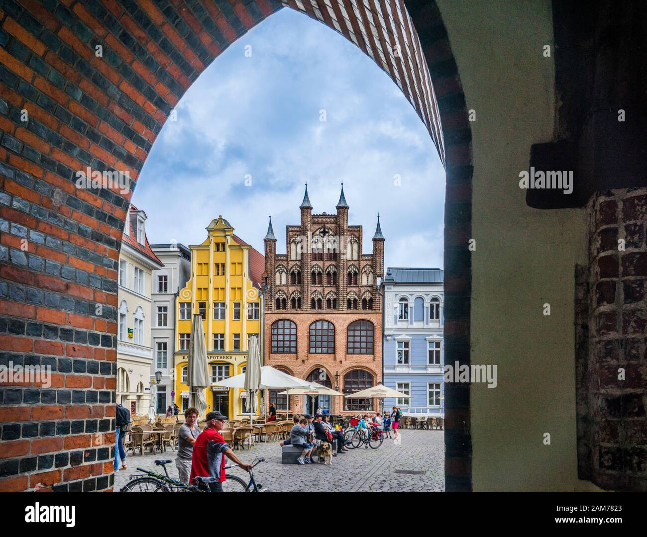 14th-century Gothic Wulflamhaus at the Old Market Square of the Haseatic town of Stralsund, seen through the Butter Passage of Stralsund town hall, Me Stock Photo