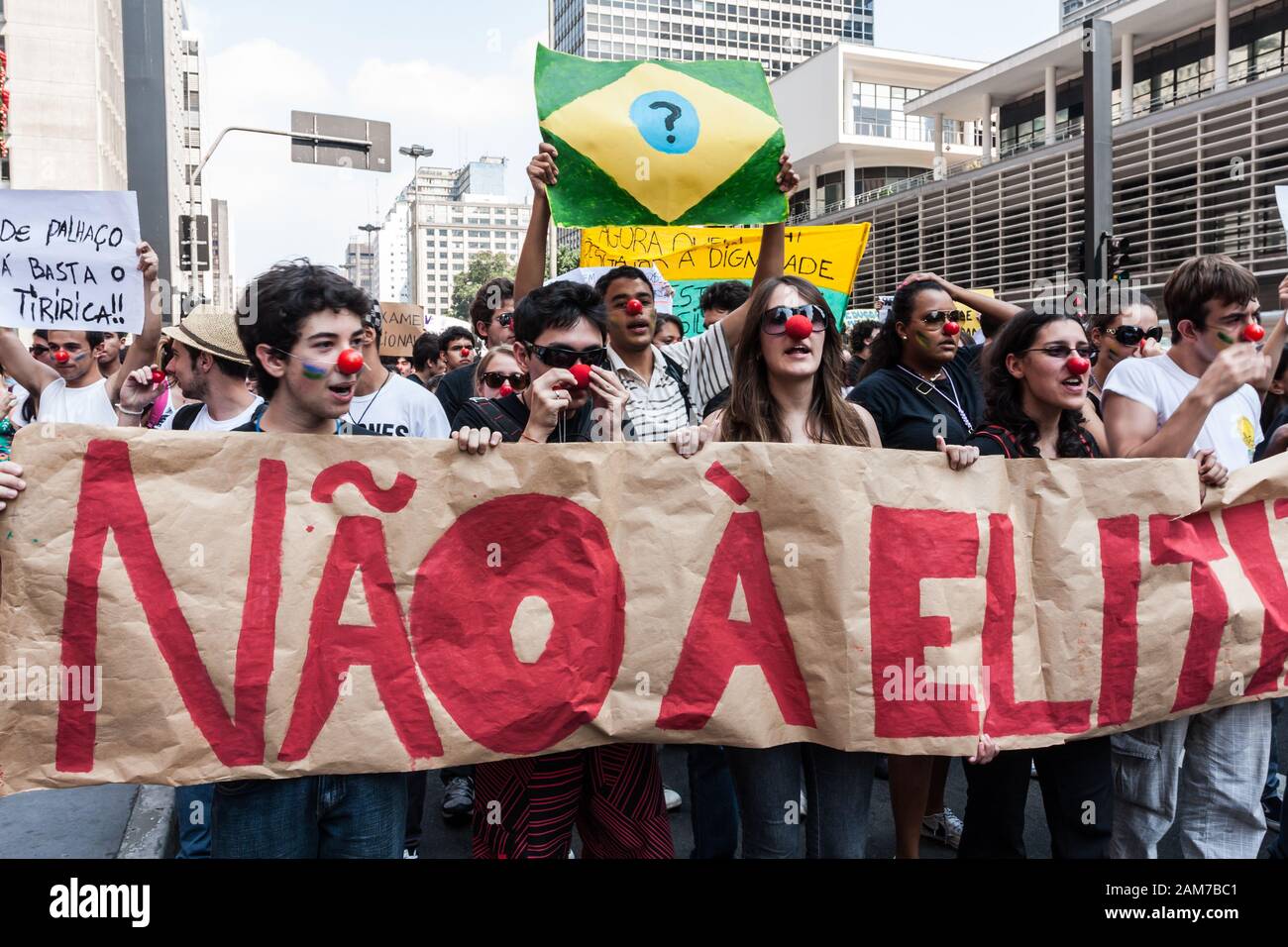 Sao Paulo, Brazil. 15th November, 2010. High school and college students hold banners and signs during a demonstration against the 'Exame Nacional do Ensino Medio (Enem)' (National High School Exam) along the financial district of Avenida Paulista (Paulista Avenue) in Sao Paulo, Brazil. Stock Photo