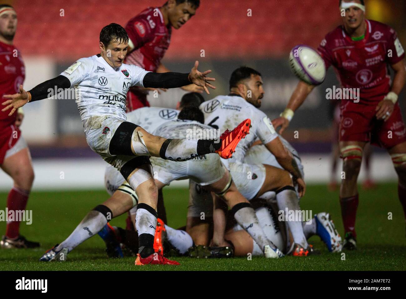 Llanelli, UK. 11 January, 2020. Toulon scrum half Baptiste Serin kicks the ball in the Scarlets v RC Toulon Challenge Cup Rugby Match. Credit: Gruffydd Ll. Thomas/Alamy Live News Stock Photo