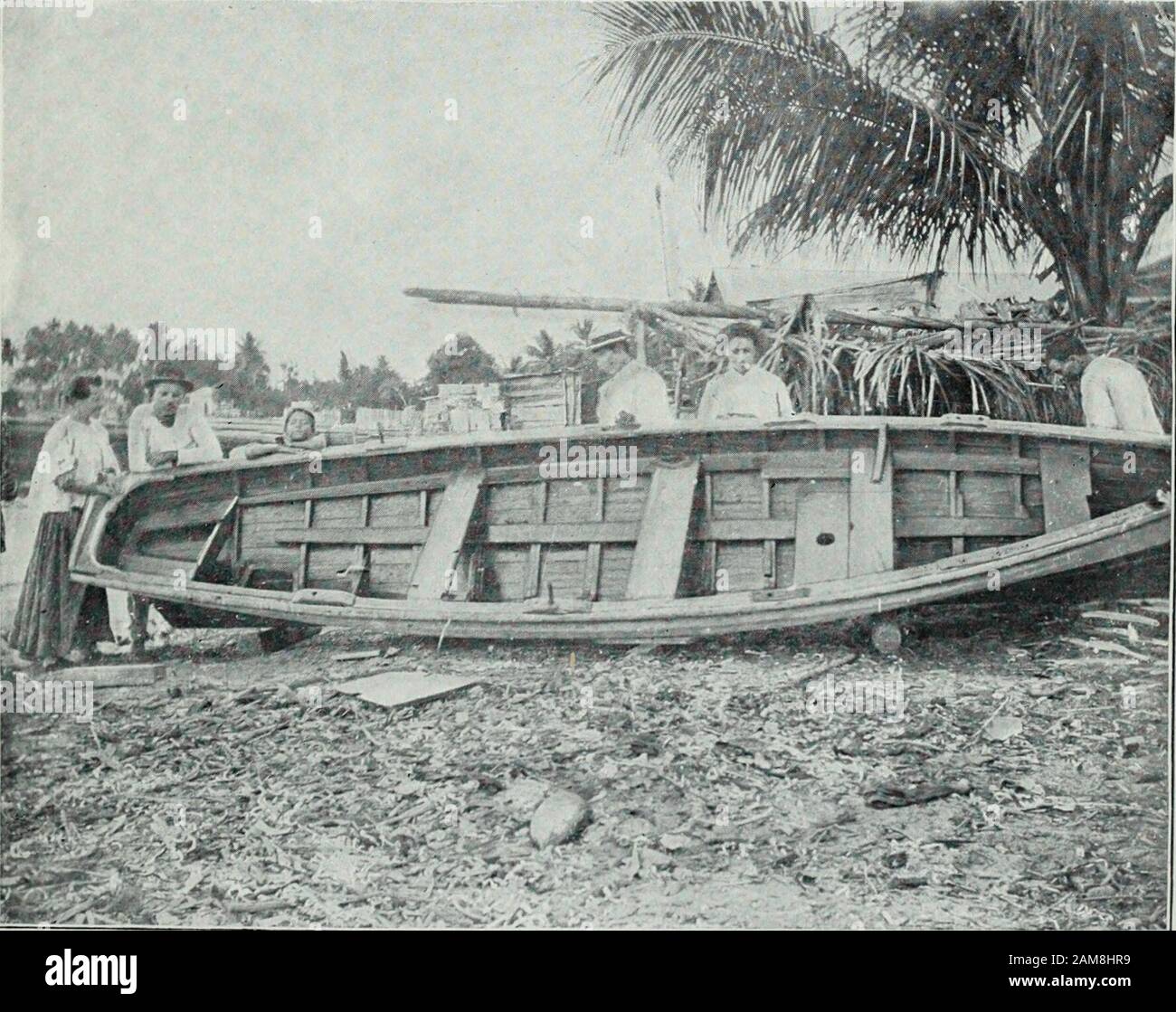 https://c8.alamy.com/comp/2AM8HR9/report-of-the-commissioner-for-the-year-ending-june-30-1899-fish-peddlers-at-porto-real-fishing-boat-at-mayaguez-fisheries-of-porto-rico-15-fresh-fish-business-pishing-for-a-livelihood-is-not-carried-on-to-a-large-extent-anywherein-porto-eico-and-scarcely-at-all-for-sport-a-few-fishermen-at-theseveral-ports-make-a-living-by-fishing-plantation-work-and-labor-atthe-docks-on-vessel-cargoes-the-professional-and-semiprofessional-fishermen-as-noted-by-thewriter-number-nearly-800-and-employ-about-350-sail-and-row-boats-the-local-fisheries-yield-numerous-species-of-fine-edible-fishes-2AM8HR9.jpg