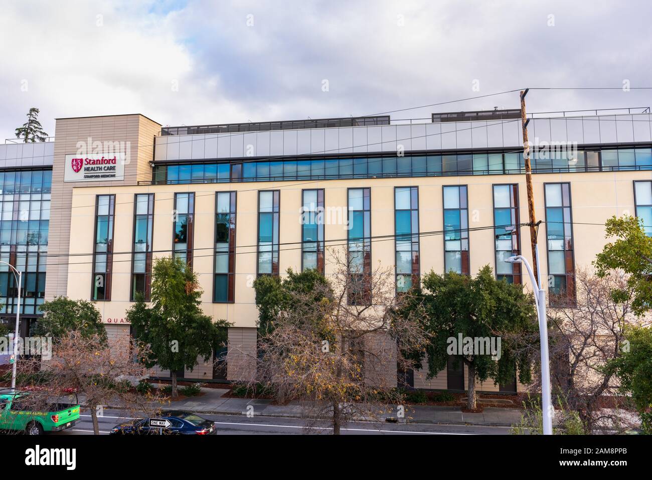 Jan 9, 2020 Palo Alto / CA / USA - Stanford Health Care facility; Stanford Health Care comprises of a network of medical facilities and doctors locate Stock Photo