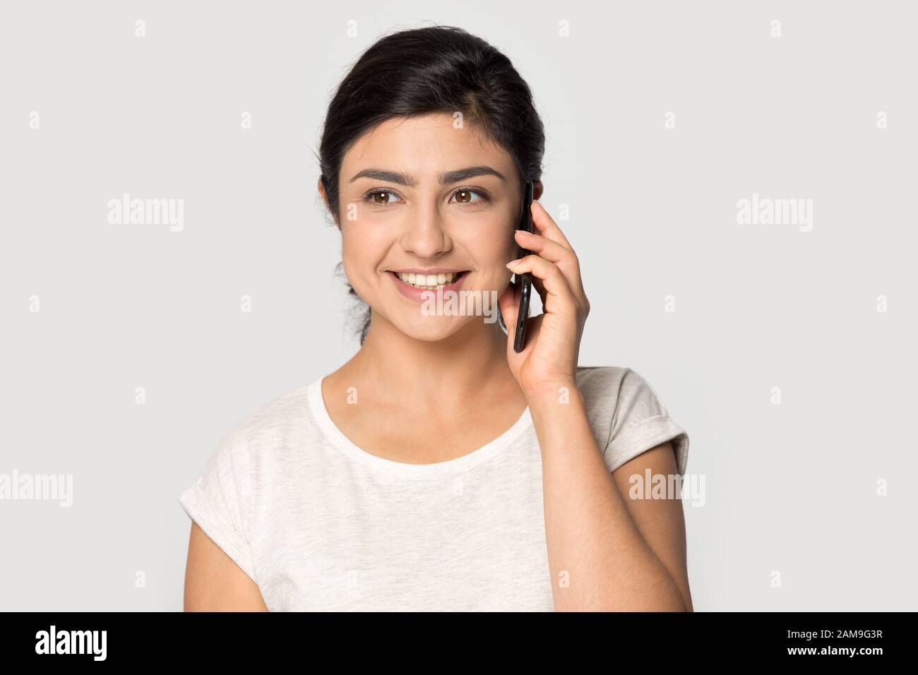 Happy smiling indian woman talking on mobile phone Stock Photo - Alamy