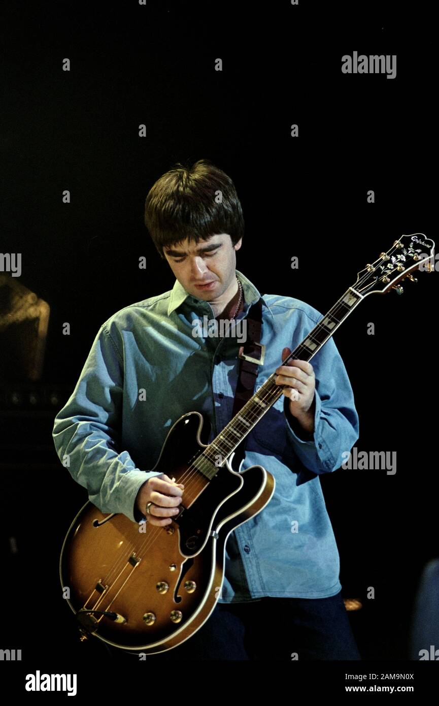 Milan Italy 17/11/1997 , live concert of the Oasis at the Forum