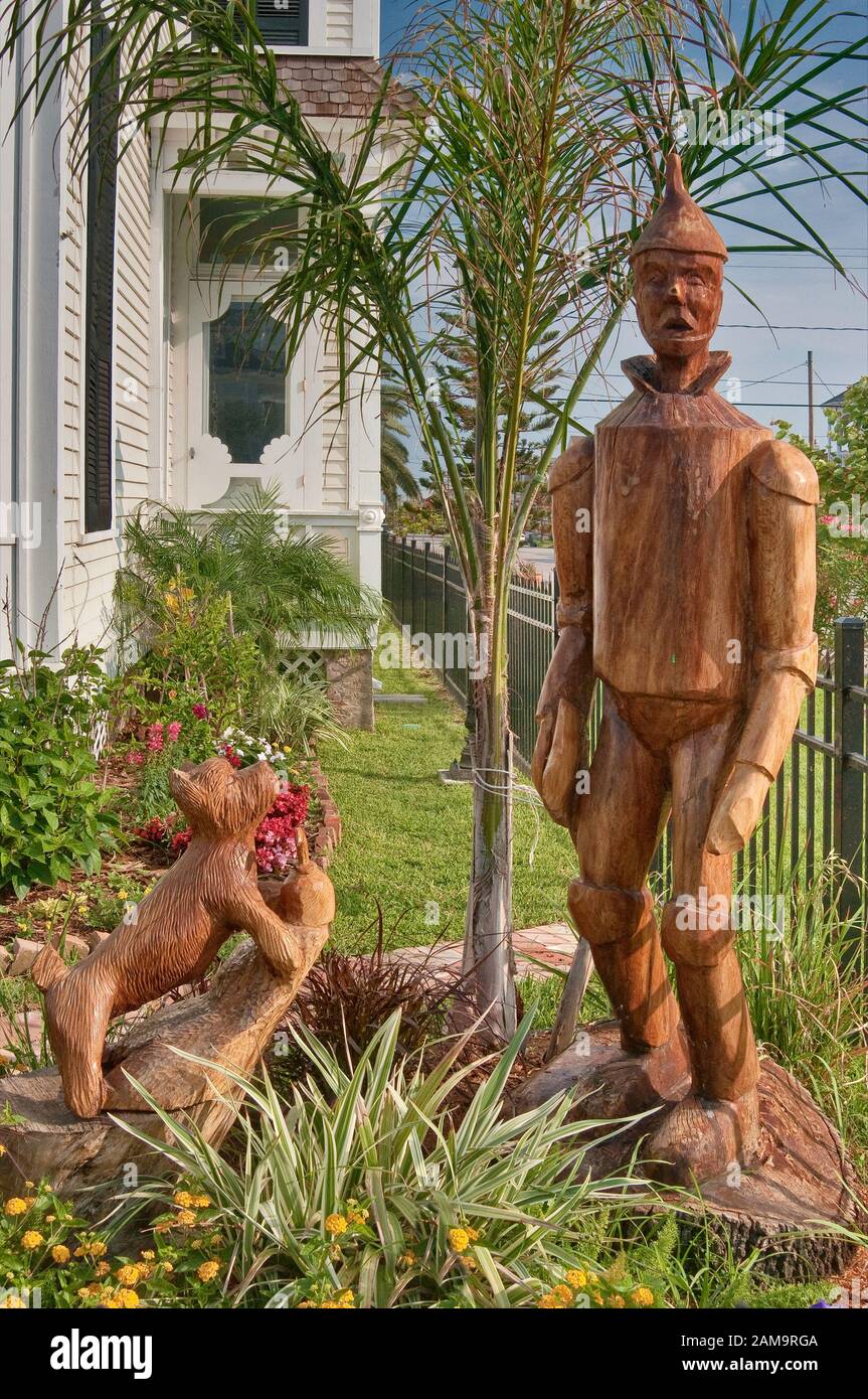 Tin Man and Toto from Wizard of Oz movie, carved by James Philips from live oak tree destroyed by Hurricane Ike in 2008, Galveston, Texas, USA Stock Photo