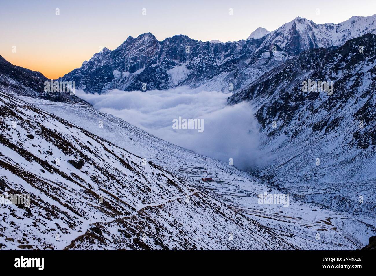 Khumbu valley hi-res stock photography and images - Page 2 - Alamy