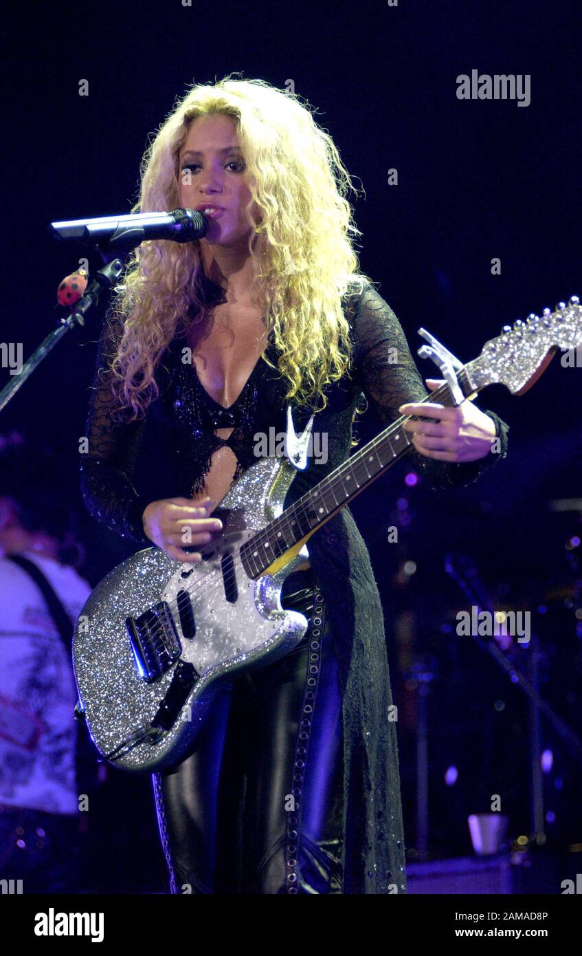 Shakira 2003 hi-res stock photography and images - Alamy