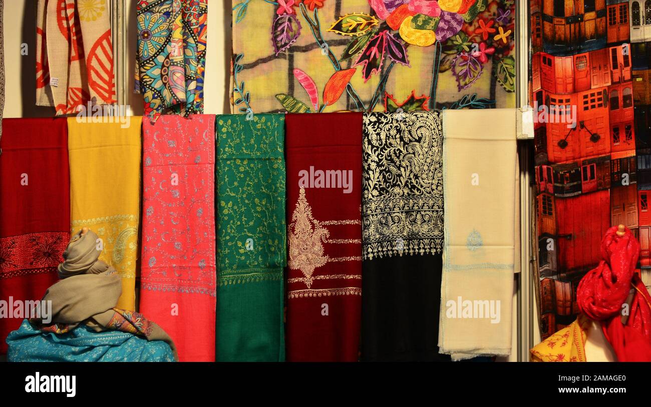 Souk jeddah saudi arabia hires stock photography and images Alamy