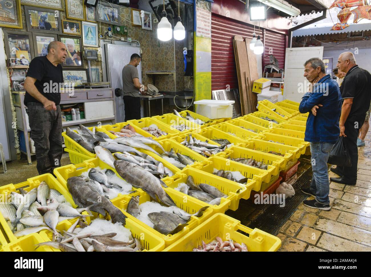 Fischhändler, Marktstand, Souk, Altstadt, Akko, Israel Stock Photo