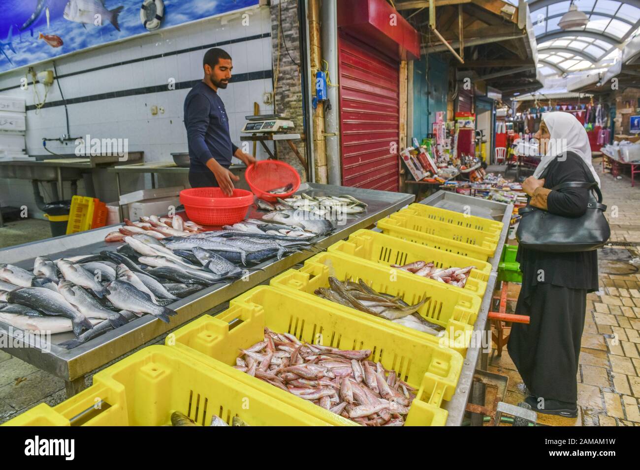 Fischhändler, Marktstand, Souk, Altstadt, Akko, Israel Stock Photo