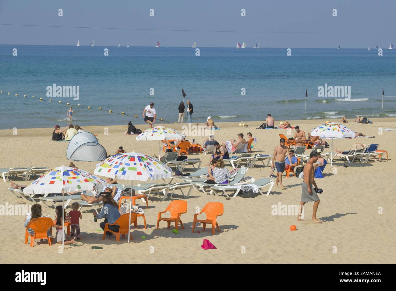 Sandstrand, Menschen, Freizeit, Baden, Tel Aviv, Israel Stock Photo