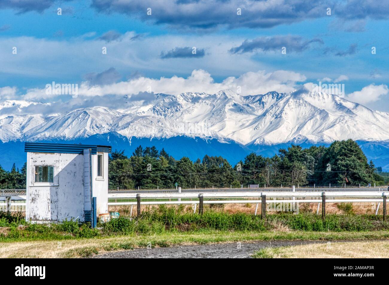 Snowy mountains in the Mount Hutt range, Ashburton, New Zealand Stock Photo Alamy