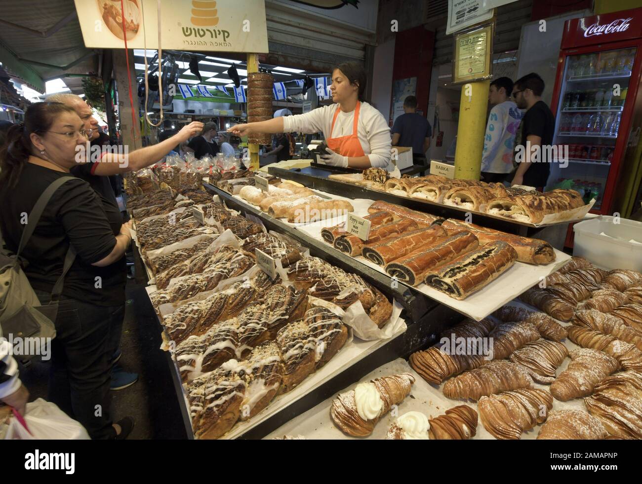 Striezel  und Hörnchen, Bäckerei, Carmel Markt, Tel Aviv, Israel Stock Photo