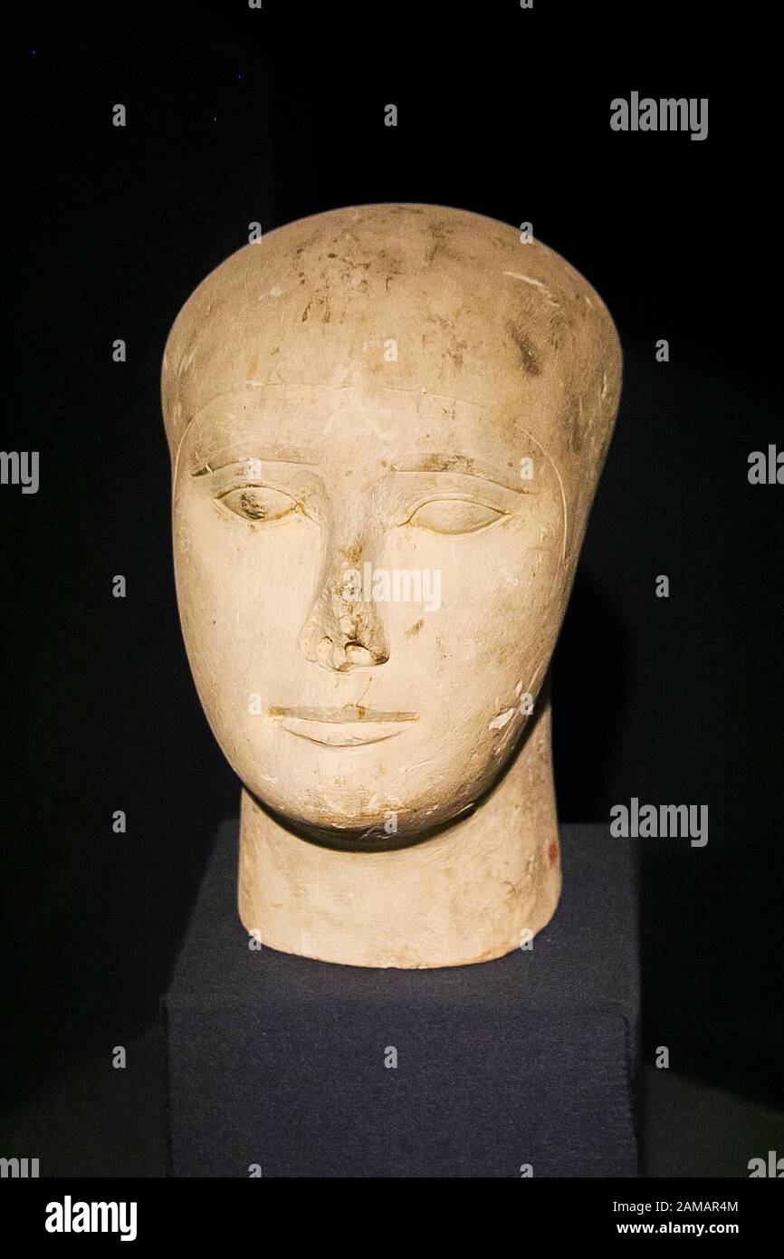 Egypt, Alexandria, National Museum, reserve head, probably acting as a substitute of the defunct. Old Kingdom, Dashur, Limestone. Stock Photo
