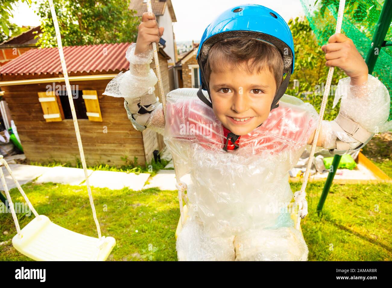 Parenting child bubble wrap hires stock photography and images Alamy