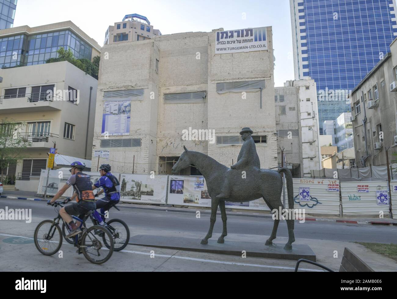 Independence Hall, Meir Dizengoff Statue, Rothschild-Boulevard, Tel Aviv, Israel Stock Photo