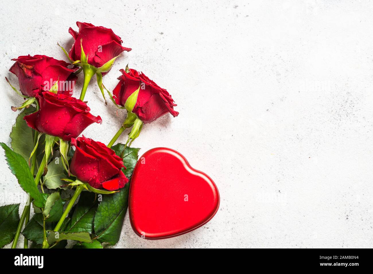 Valentines day background. Red roses and heart on white Stock Photo - Alamy