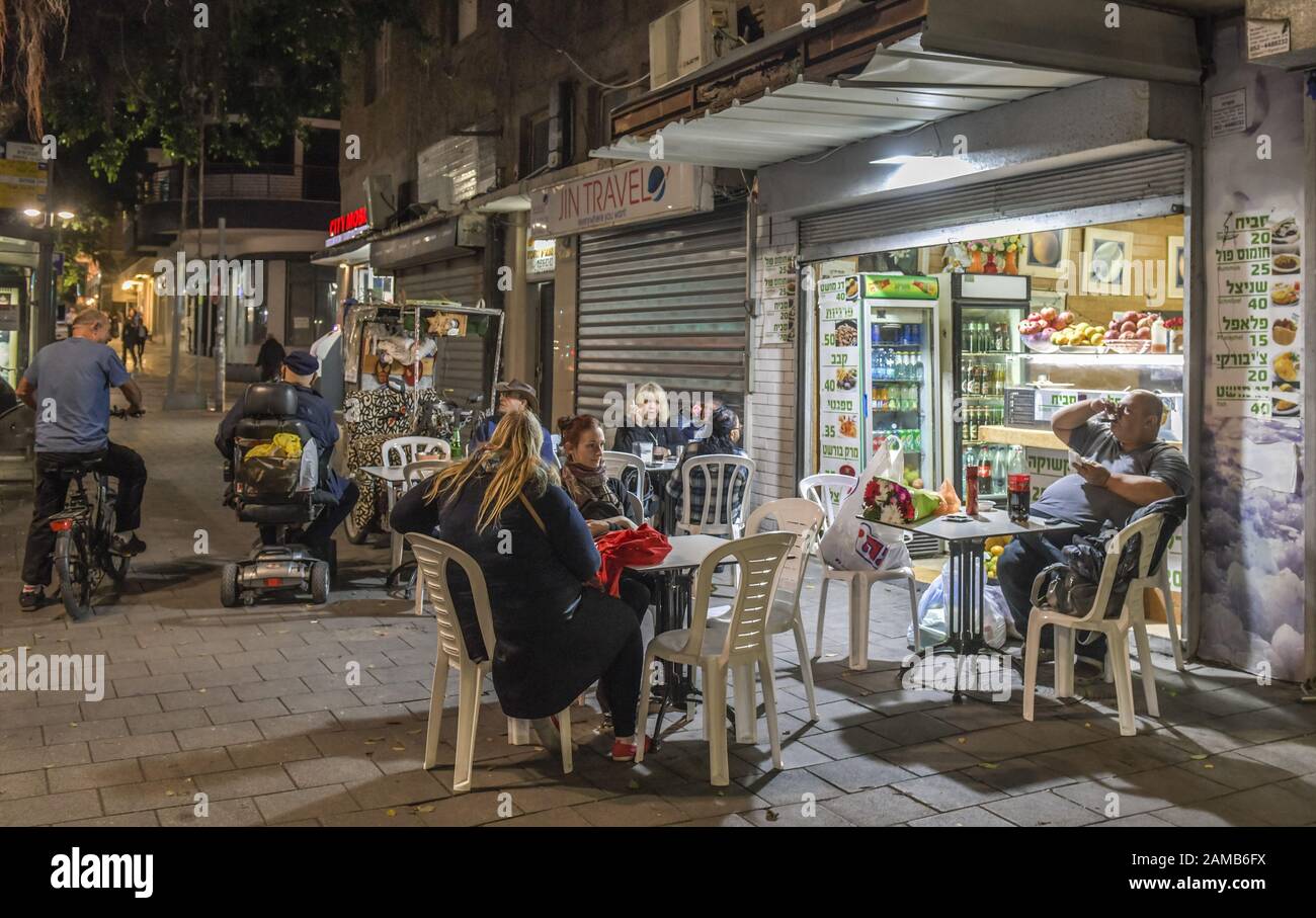 Straßencafé, Allenby Street, Tel Aviv, Israel Stock Photo