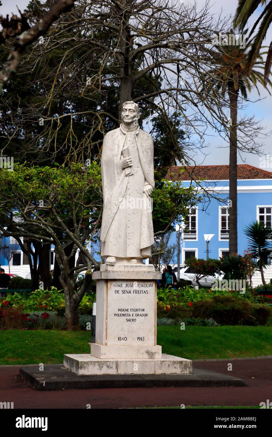Denkmal an Pater Jose Joaquim de Sena Freitas im nach ihm benannten Park,  Ponta Delgada, Sao Miguel, Azoren, Portugal Stock Photo - Alamy