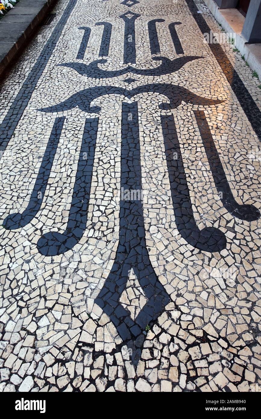 Gehweg mit kunstvoll verlegten Pflastersteinen, Ponta Delgada, Sao Miguel, Azoren, Portugal Stock Photo