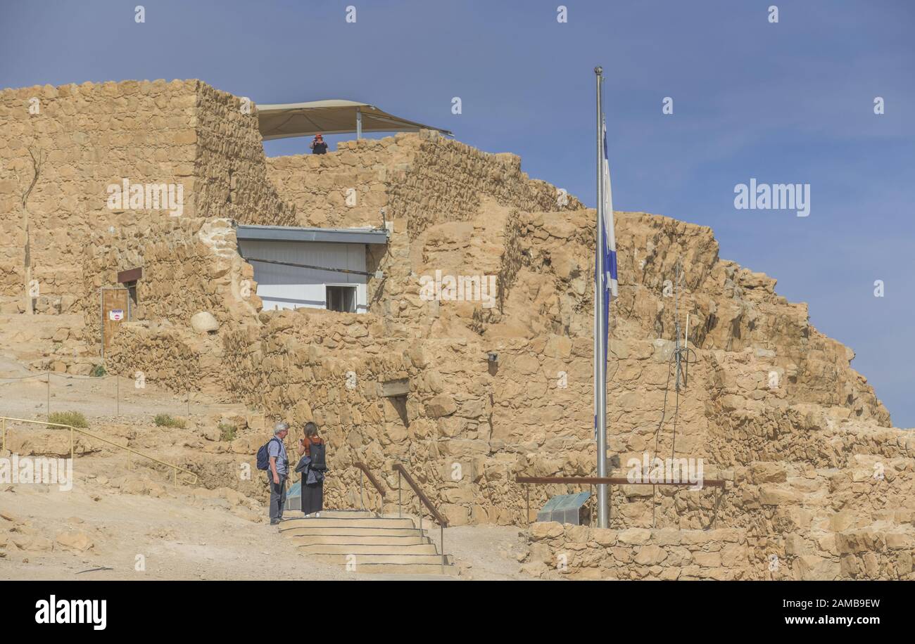 Touristen am Nordpalast, Festungsanlage, Ruinen von Masada, Israel Stock Photo