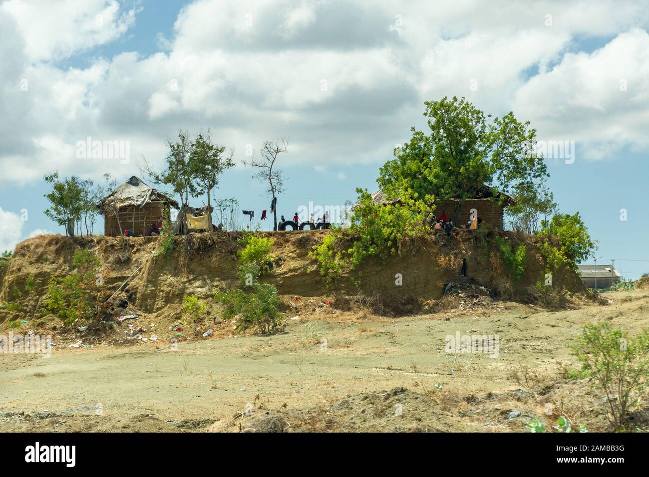 Mud hut housing on a small hill on the outskirts of Mombasa, Kenya Stock Photo