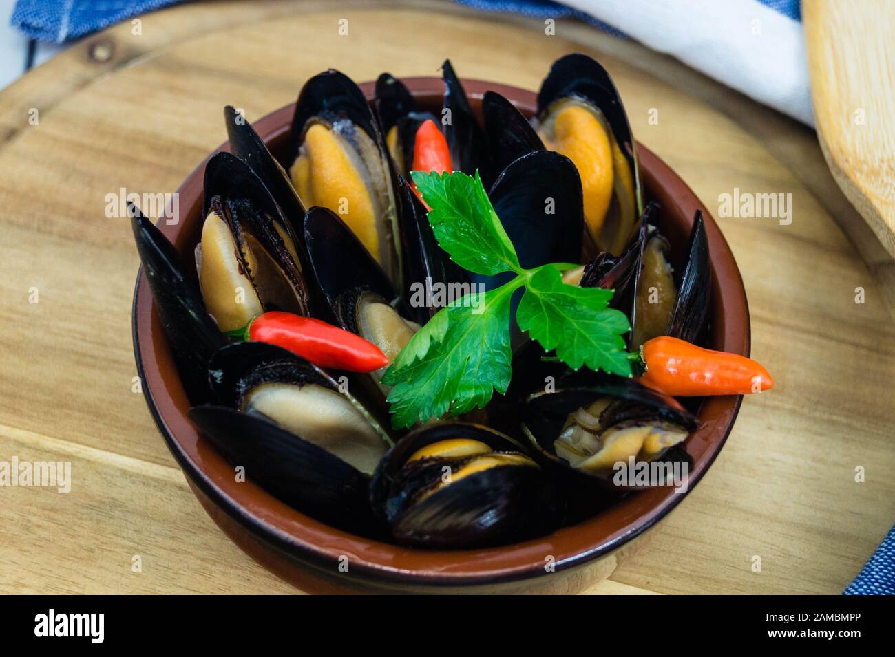 Mussels shells in pot hi-res stock photography and images - Alamy
