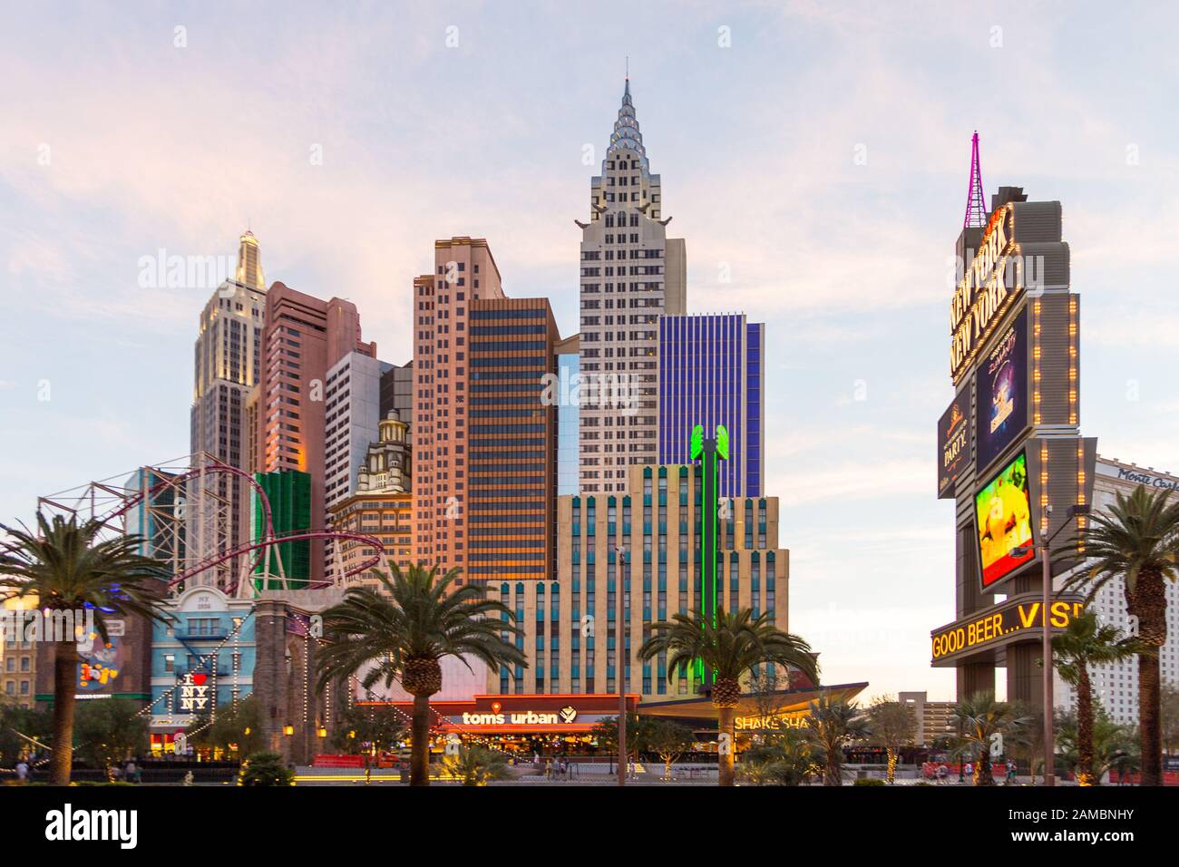 Playera colorida de Las Vegas, Nevada con diseño de Skyline