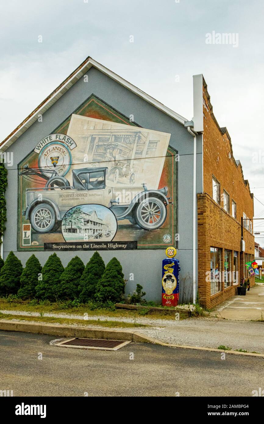 Lincoln Highway Mural, Wampum Hardware, 533 Old Lincoln Highway, Stoystown, PA Stock Photo