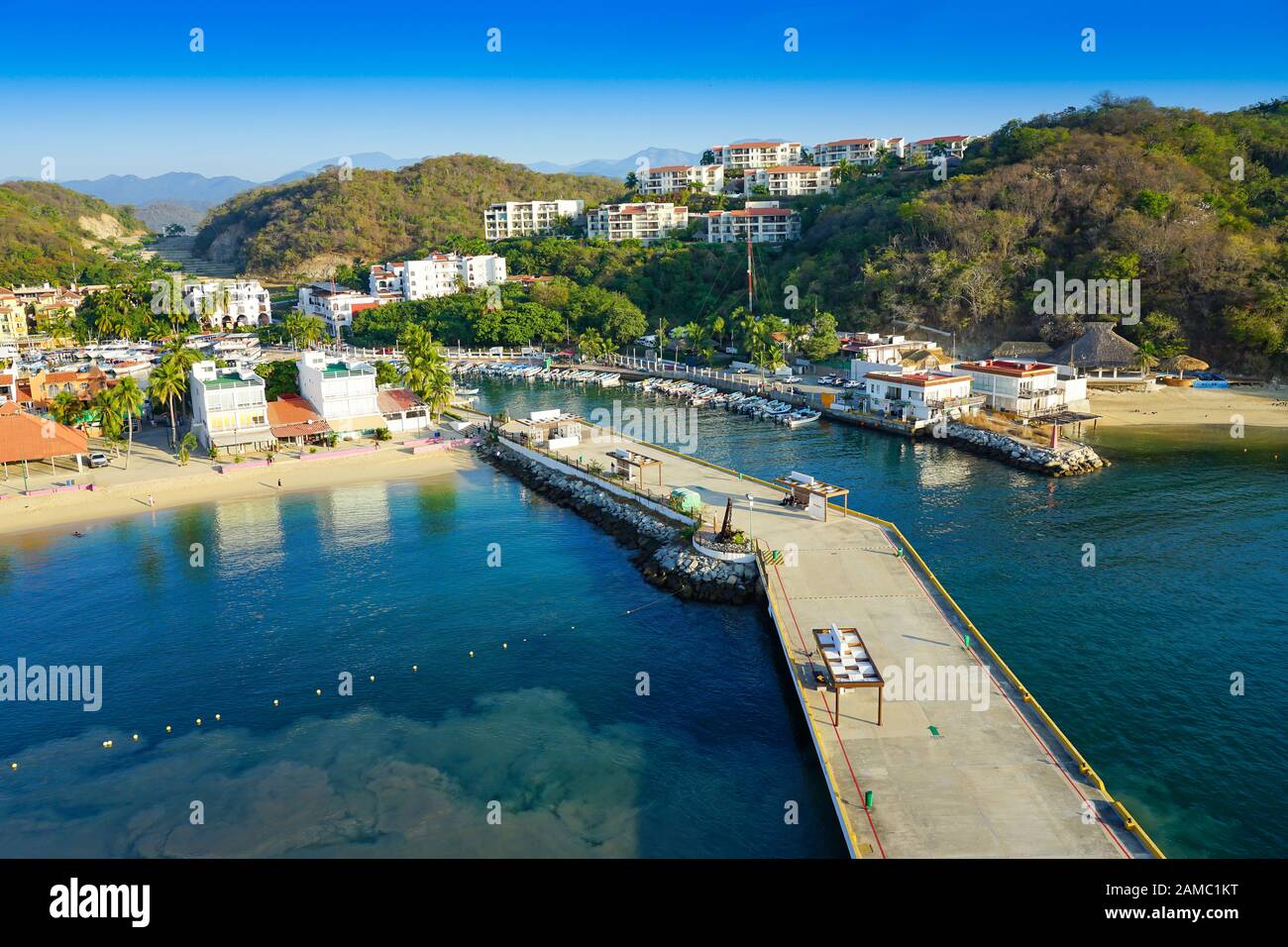 Ship Cruise Dock And Resort Of View Of Huatulco Bays Of Huatulco Mexico L Entrega Bay Bahias De Huatulco Oaxaca Santa Cruz Beach Stock Photo Alamy