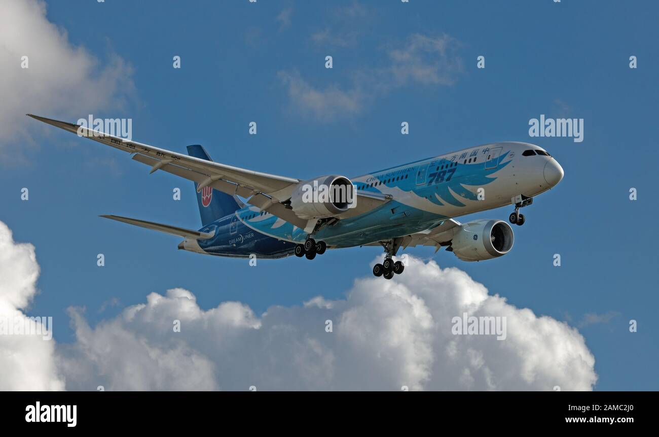 China Southern Airlines Boeing 787 Dreamliner B-2788 on final approach to London-Heathrow Airport LHR Stock Photo