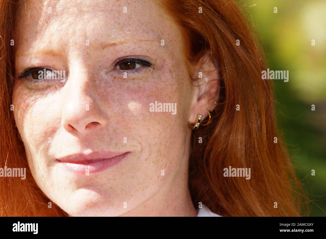 Portrait einer jungen rothaarigen Frau Stock Photo