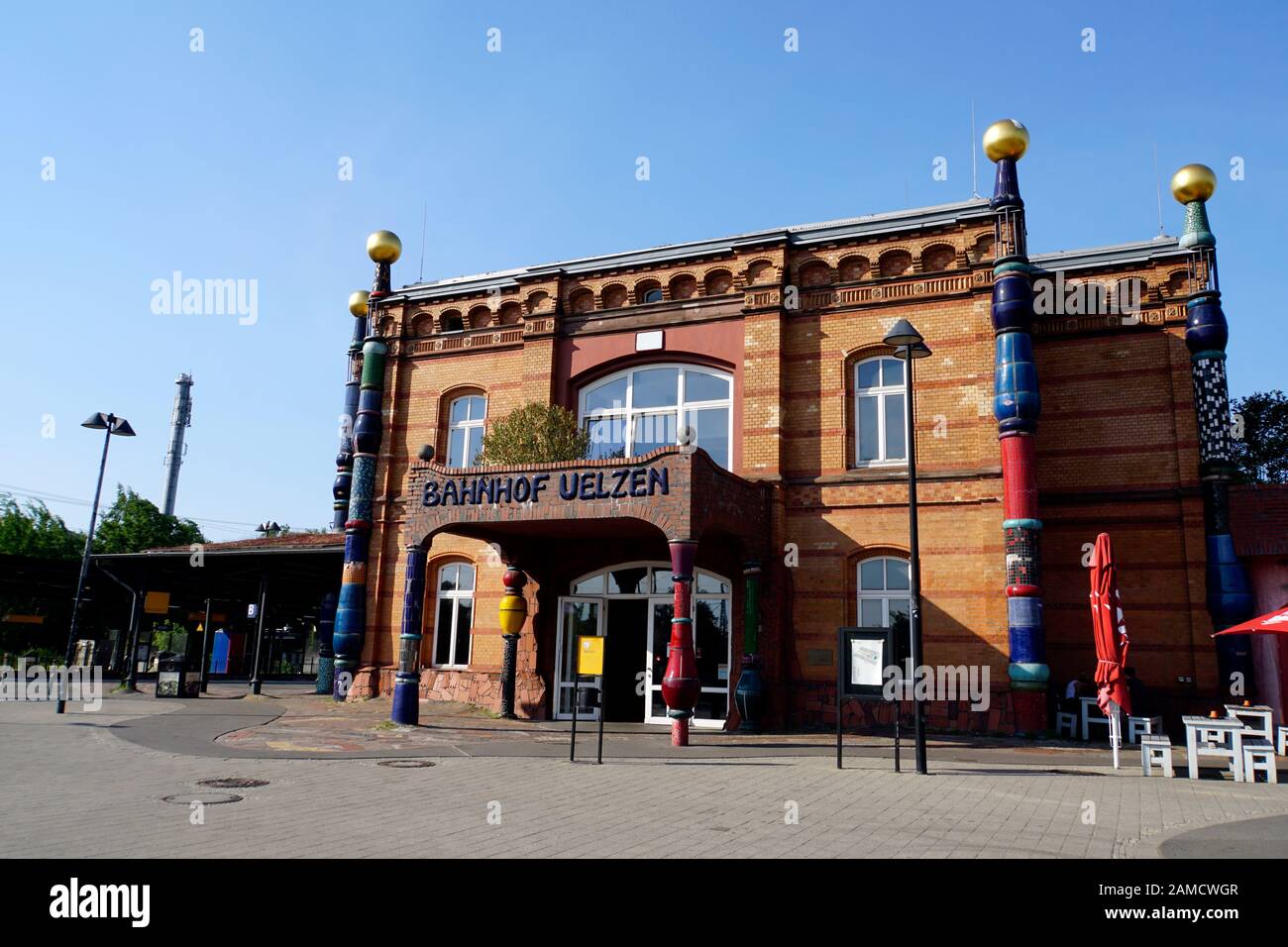 Hundertwasser-Bahnhof, Uelzen, Niedersachsen, Deutschland Stock Photo ...