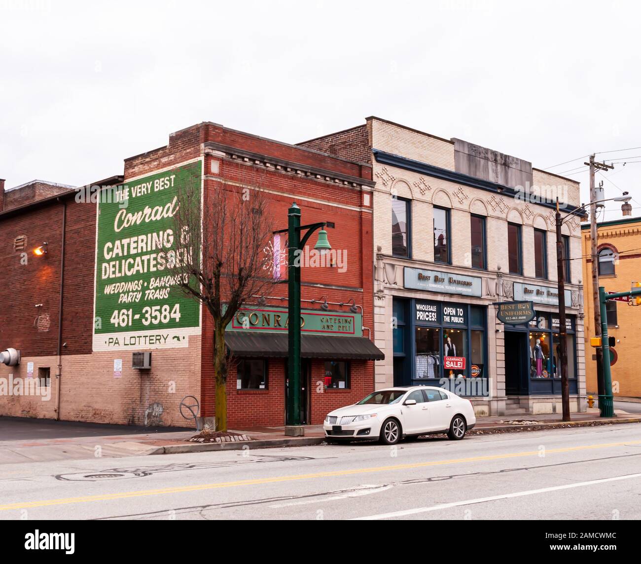 Best buy store uniform hires stock photography and images Alamy