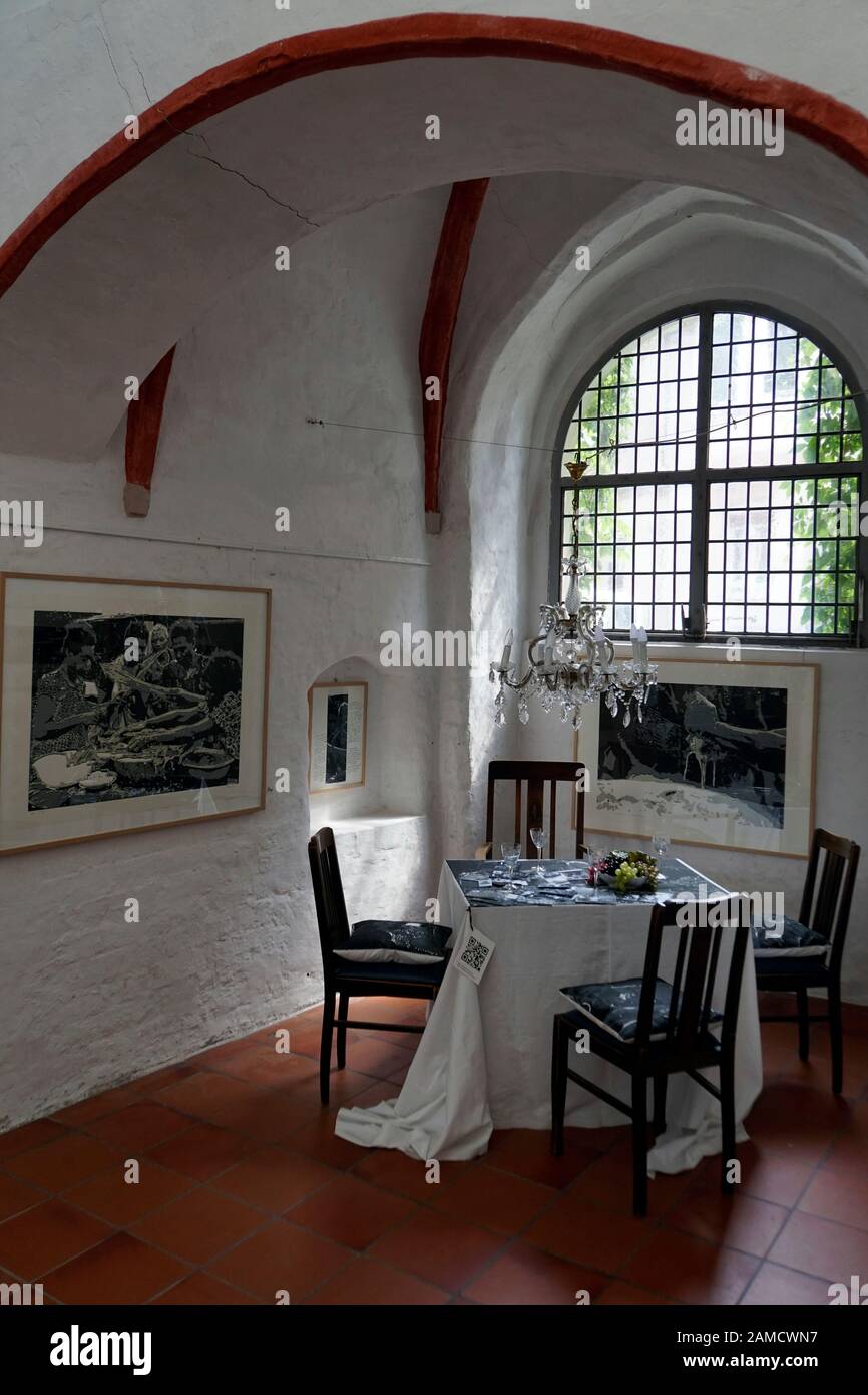 evangelische St.Johannis-Kirche Dannenberg - Kunstausstellung in der Kirche, Niedersachsen, Deutschland Stock Photo