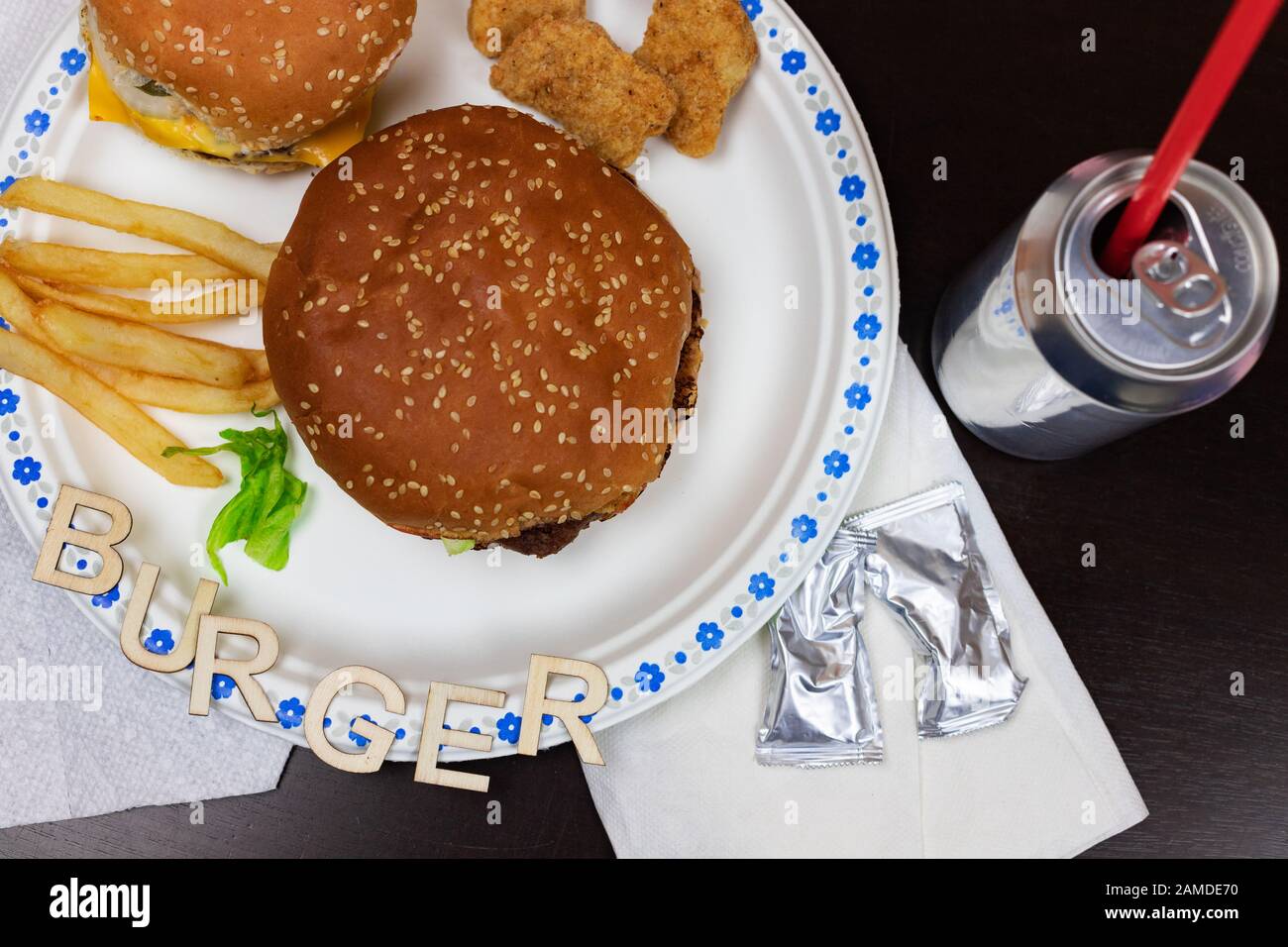 Plain burger plate hi-res stock photography and images - Alamy