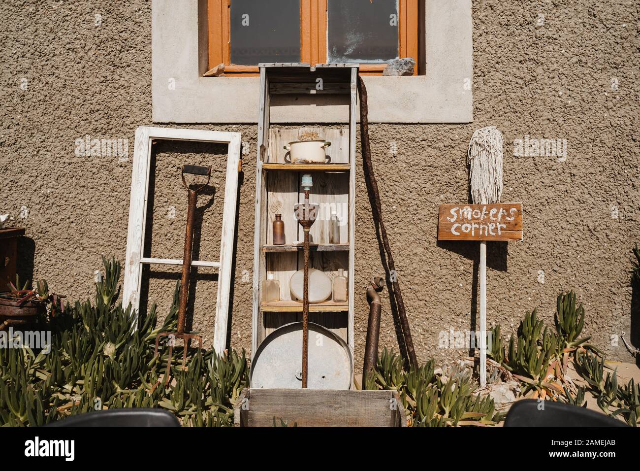 smokers corner area with retro vintage design Stock Photo Alamy
