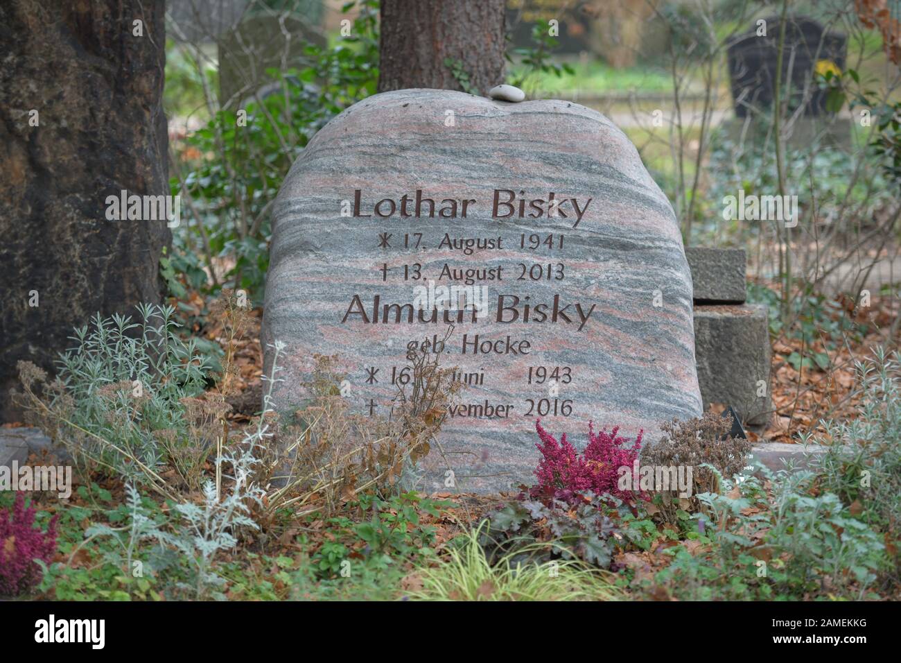 Grab Lothar und Almuth Bisky, Dorotheenstädtischer Friedhof,  Chausseestraße, Mitte, Berlin, Deutschland Stock Photo - Alamy