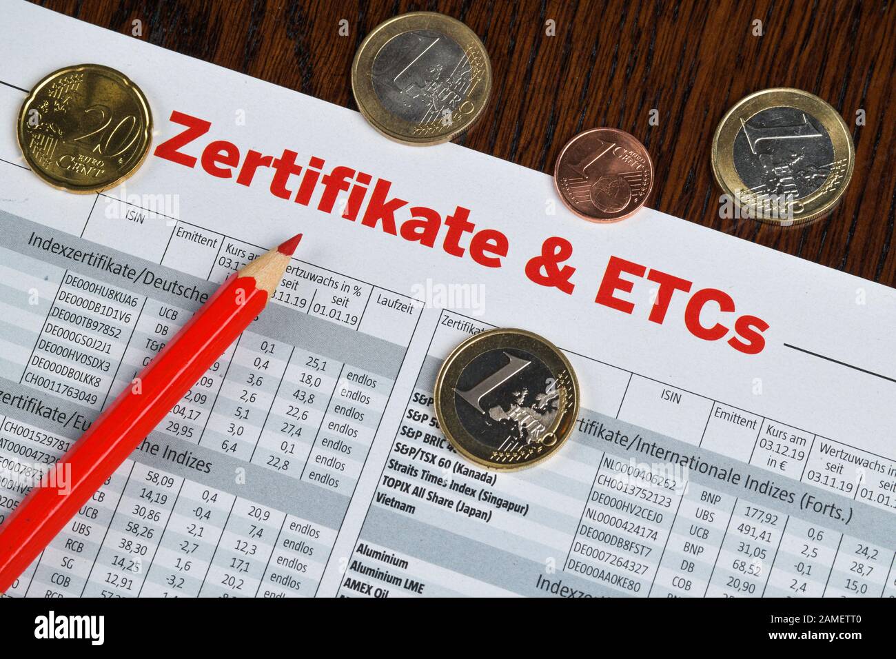 Börseninformation, Zeitung, Zertifikate und ETCs Stock Photo