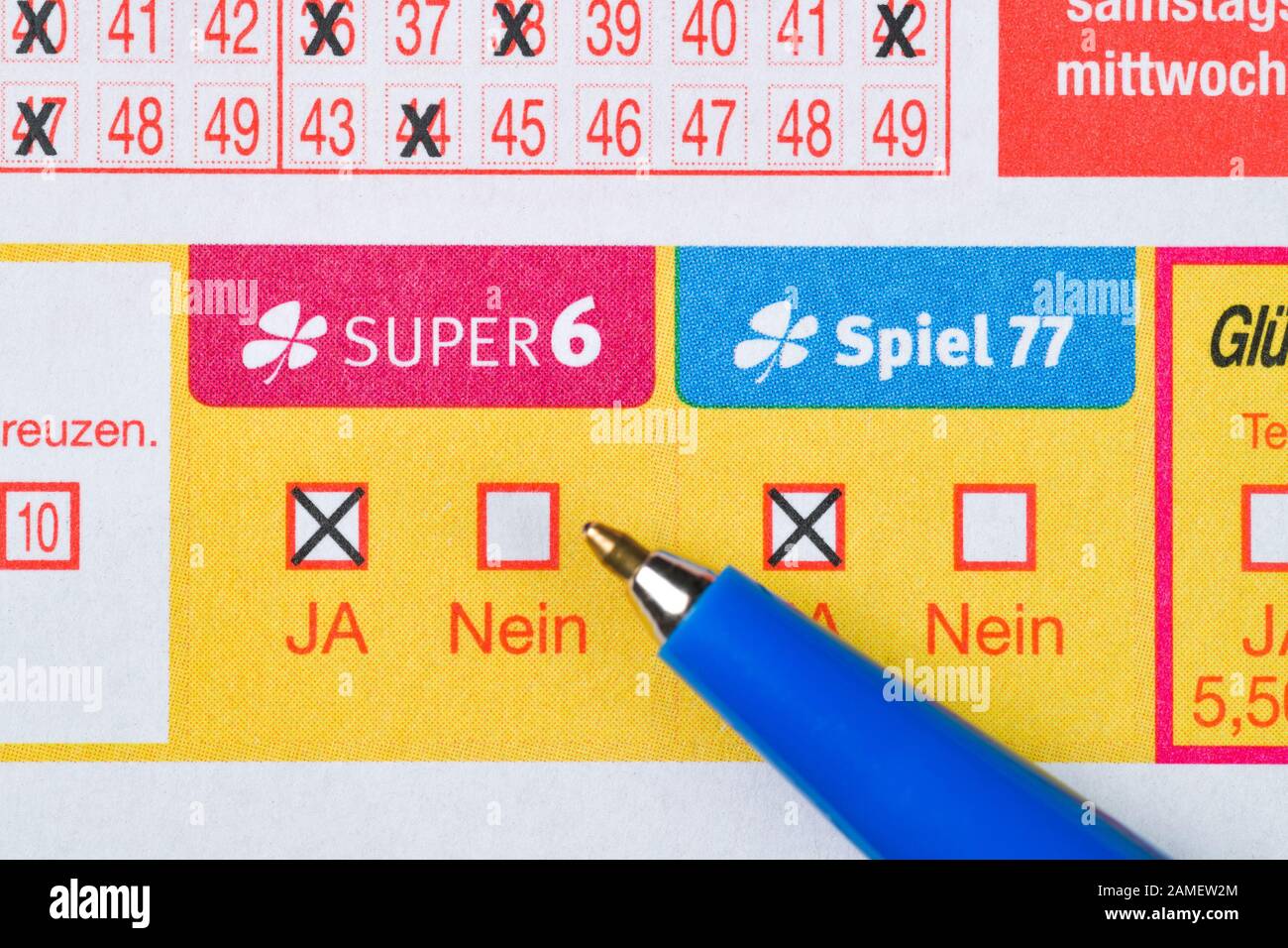 Spielschein, Lotto, Super 6 und Spiel 77 Stock Photo - Alamy