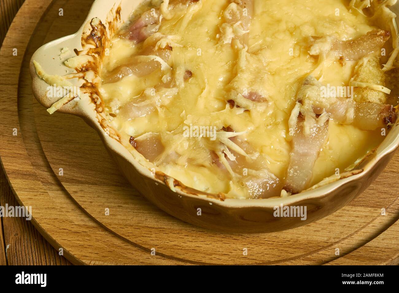 Bacon Cheeseburger Tater Tot Casserole, large bowl, combine cooked beef