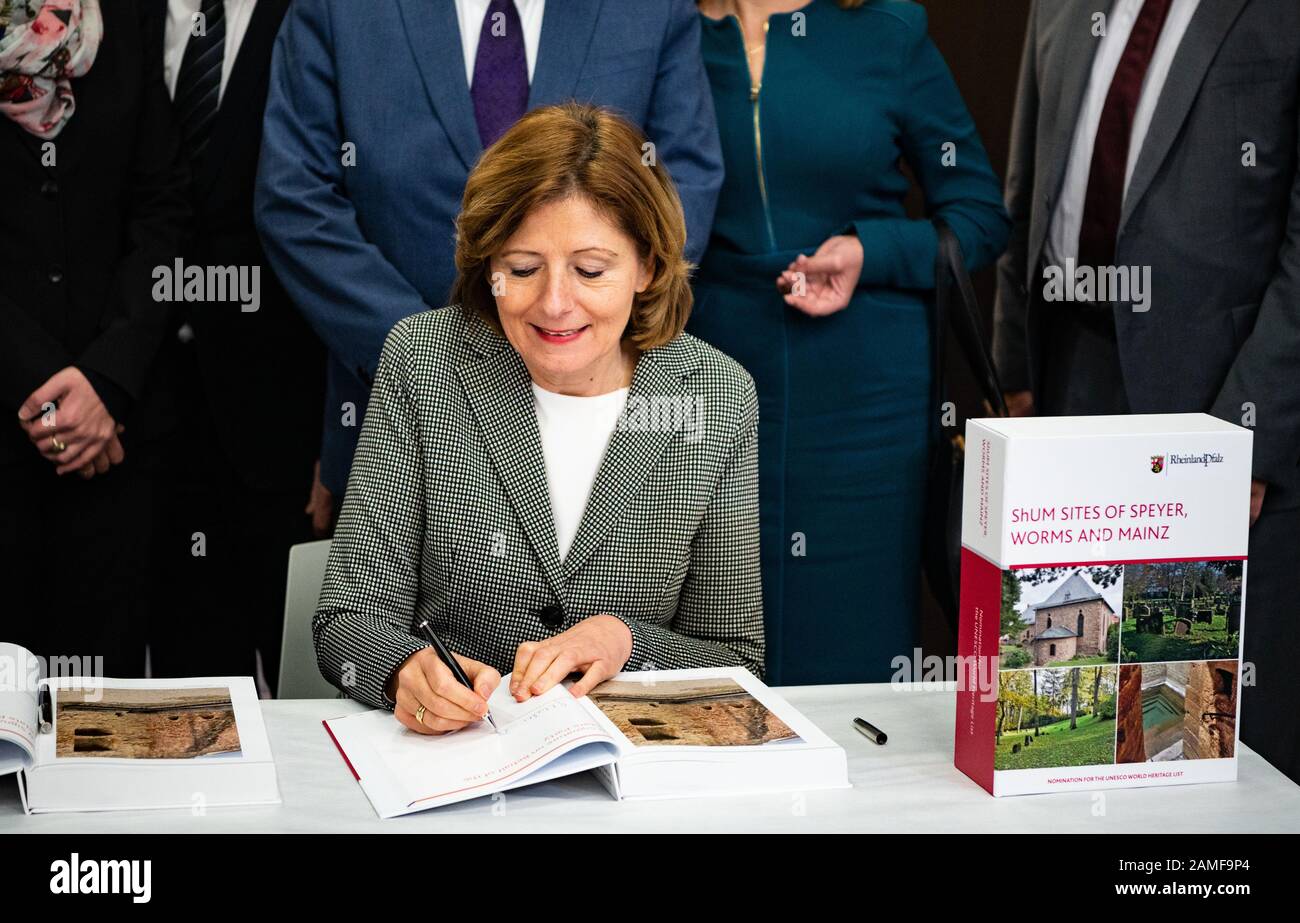 13 January 2020 Rhineland Palatinate Mainz Malu Dreyer Spd Prime Minister Of Rhineland Palatinate Signs The